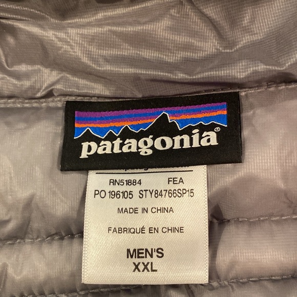 Patagonia men’s ultralight down hooded puffer jacket - Picture 3 of 4